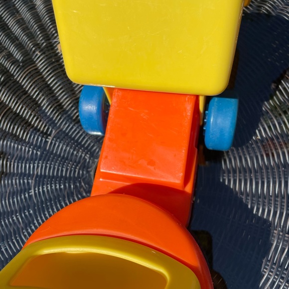 1980’s Little Tikes Toddle Tots Dump Truck with Original Construction Workers - Picture 9 of 12